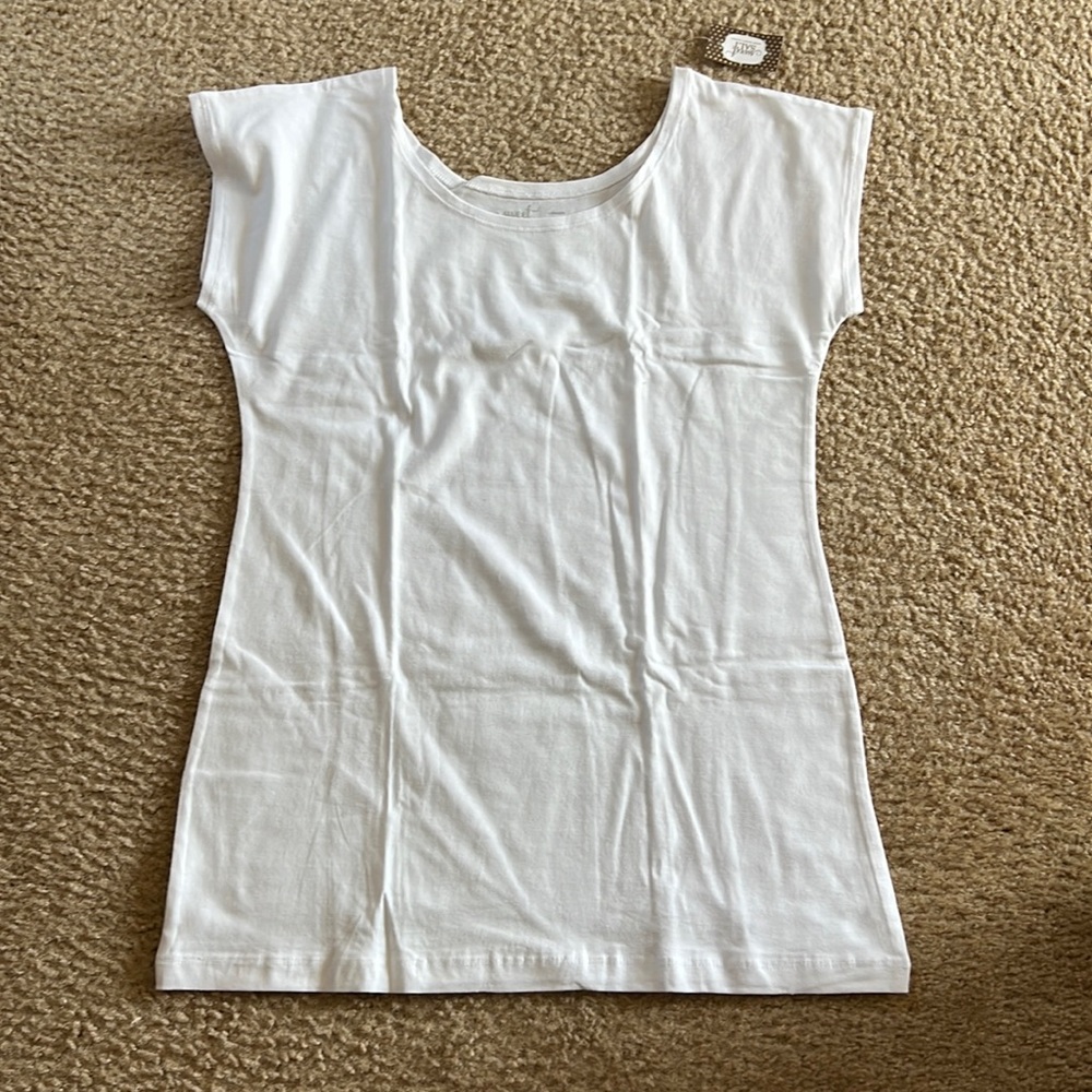 White cap sleeved T-shirt